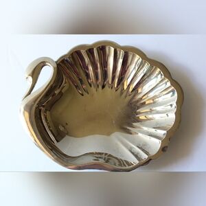 Gold Shell-Shaped Serveware Bowl